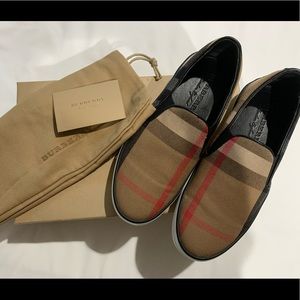 Burberry slipons